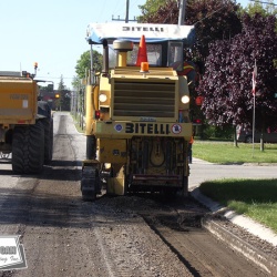 The Bitelli is a 1 meter mill used for tying asphalt overlays into curbs. It can also be used for butt joints or road widening
